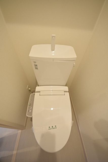 トイレ　温水洗浄機能付きです