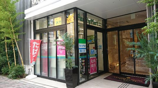 コンビニ　ファミリーマート 文京湯島春日通り店（コンビニ）まで142m