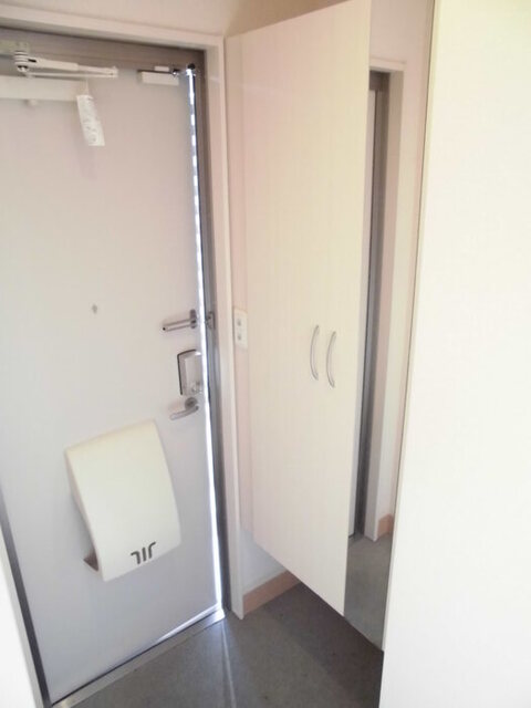 玄関　玄関シューズボックス