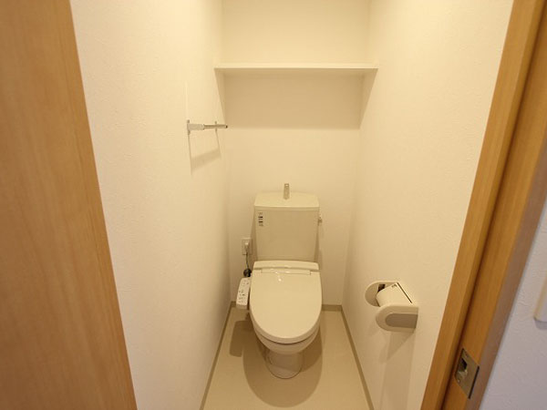 トイレ　温水シャワー付きトイレです