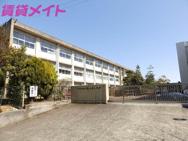 小学校　四日市市立笹川小学校（小学校）まで215m