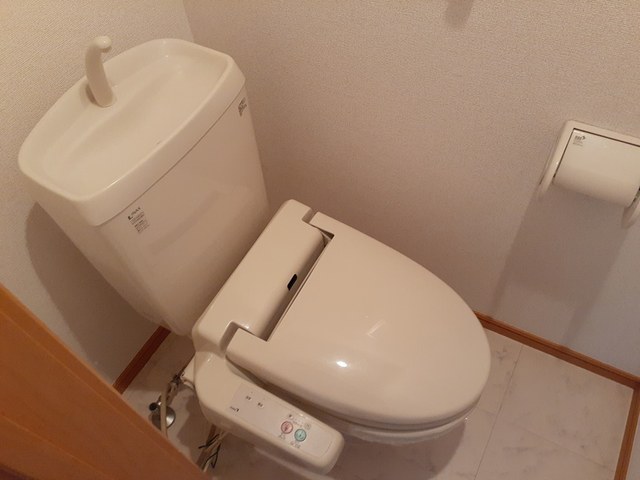 トイレ　温水洗浄便座付き☆