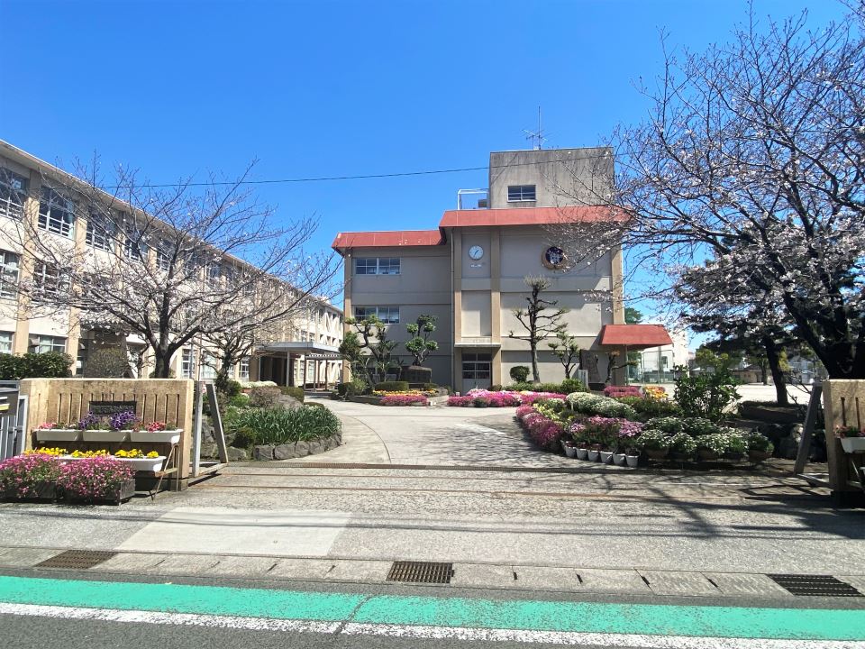 中学校　天保山中学校（中学校）まで440m
