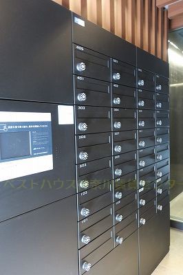 ロビー　宅配ボックスあります。対面せずに荷物が受け取れて便利です。