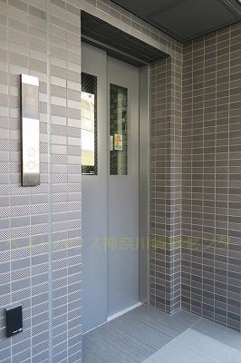 その他共有部分　エレベーター付き。普段は階段利用が便利です。