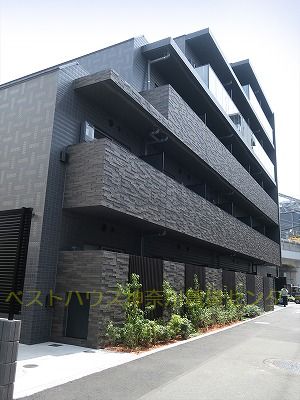 建物外観　2022年完成の鉄筋コンクリート造マンションです。