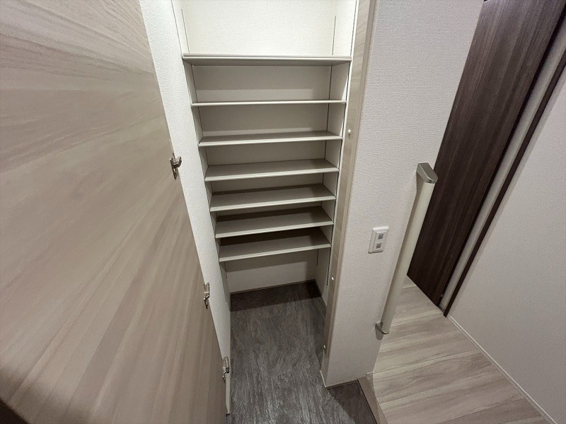 玄関　収納付き玄関