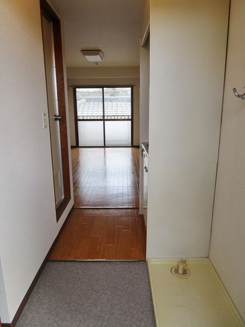 玄関　同物件他号室の写真です