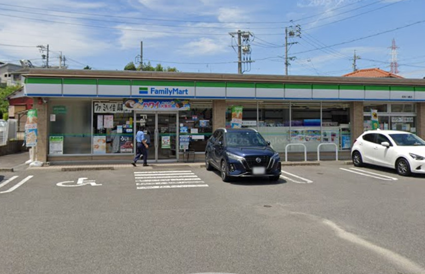 コンビニ　ファミリーマート 知多八幡店（コンビニ）まで333m