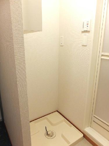 その他設備　洗濯機置き場で使い易くバスルーム横です