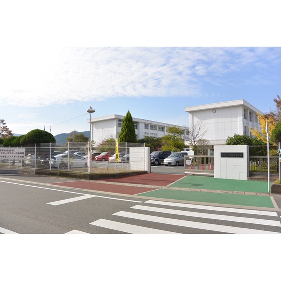 小学校　春日市立天神山小学校（小学校）まで824m