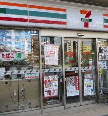 コンビニ　セブンイレブン（コンビニ）まで230m