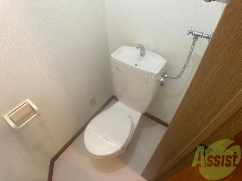 トイレ　こちらはトイレです。清潔感があり、安心して使用できます。