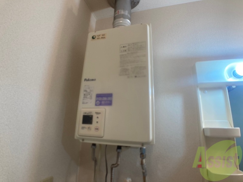 その他設備　給湯器は簡単操作で温度調整ができますよ。