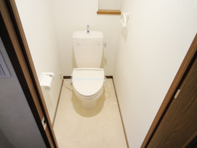 トイレ　同物件別号室のものです。