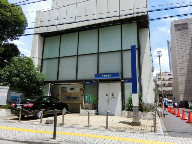 銀行　みずほ銀行（銀行）まで930m