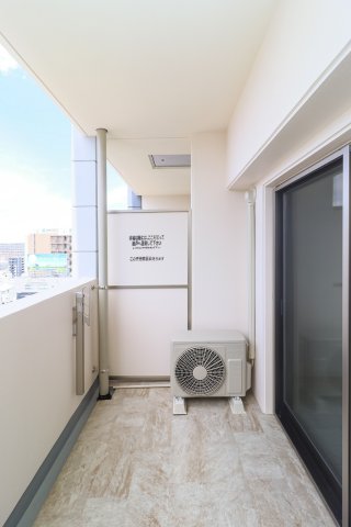 バルコニー　別号室のものです。現状優先です。