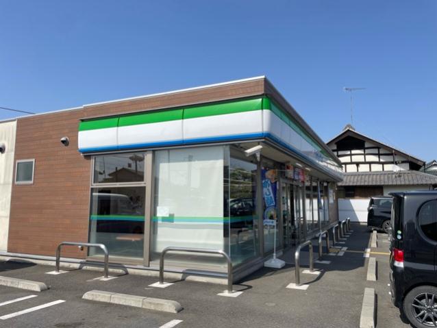 コンビニ　ファミリーマート（コンビニ）まで450m