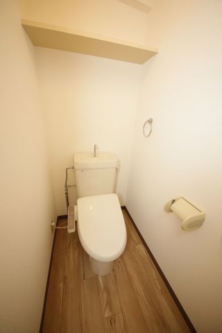 トイレ　別部屋同間取りのお写真となります。参考にご覧くださいませ。現