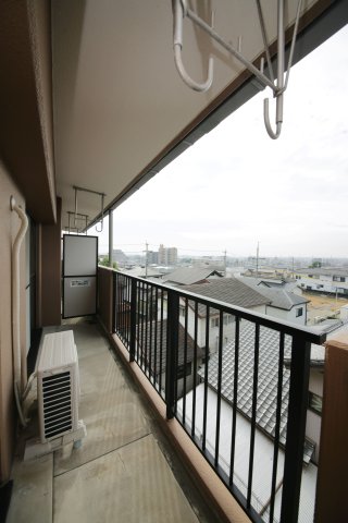 バルコニー　別部屋同間取りのお写真となります。参考にご覧くださいませ。現