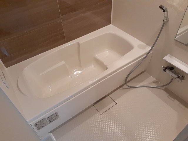 バス・シャワールーム　落ち着いた空間のお風呂です
