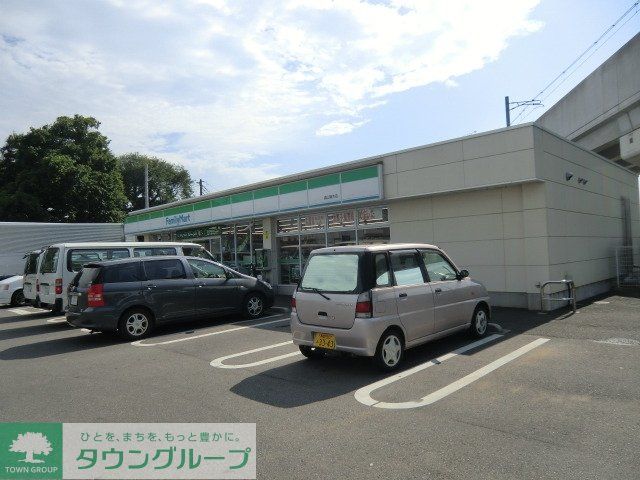 コンビニ　ファミリーマート（コンビニ）まで270m