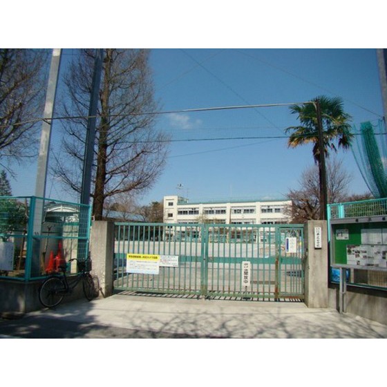 小学校　杉並区立井荻小学校（小学校）まで596m