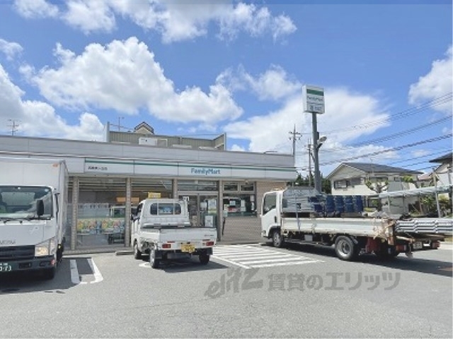 コンビニ　ファミリーマート西登美ヶ丘店（コンビニ）まで650m