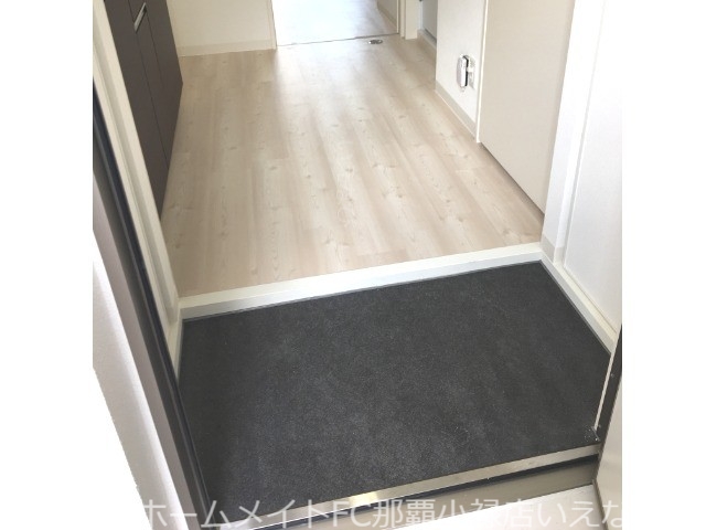 玄関　※別部屋の室内画像です