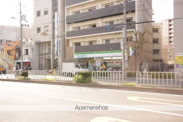 コンビニ　ファミリーマート淀川区役所前店（コンビニ）まで672m