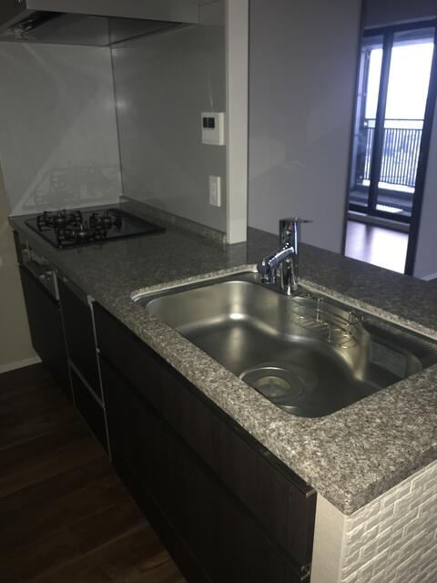 キッチン　同マンションの別部屋の参考写真