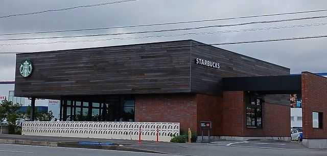 飲食店　スタバうるま前原店（飲食店）まで850m