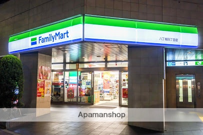コンビニ　ファミリーマート八丁堀四丁目店（コンビニ）まで374m