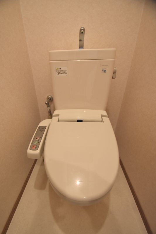 トイレ　温水洗浄便座