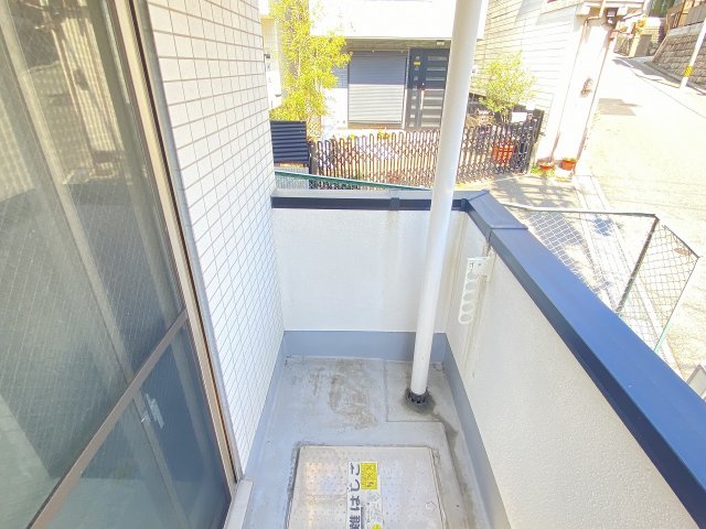 バルコニー　暖かな日差しのふりそそぐバルコニー