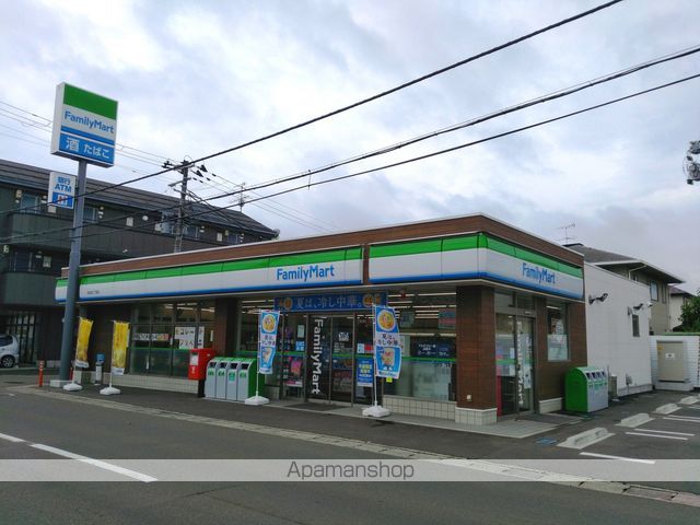 コンビニ　ファミリーマート（コンビニ）まで628m