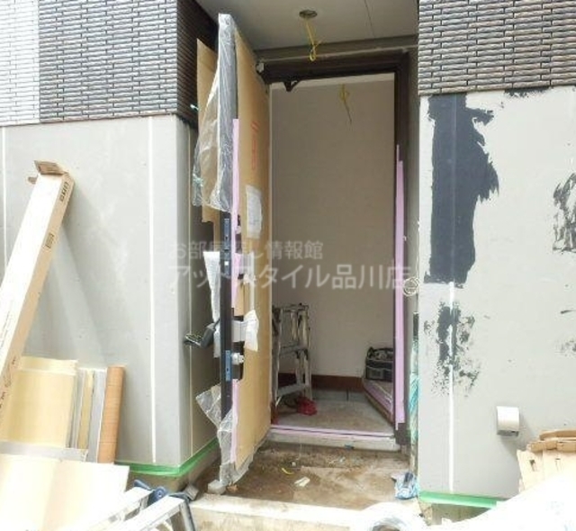 玄関　玄関（建築中）