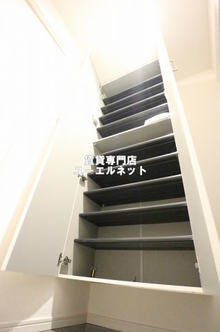 その他設備　収納力たっぷりのシューズボックスで玄関すっきり！