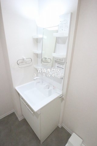 洗面設備　清潔感ある独立洗面台で毎日気持ちよく♪