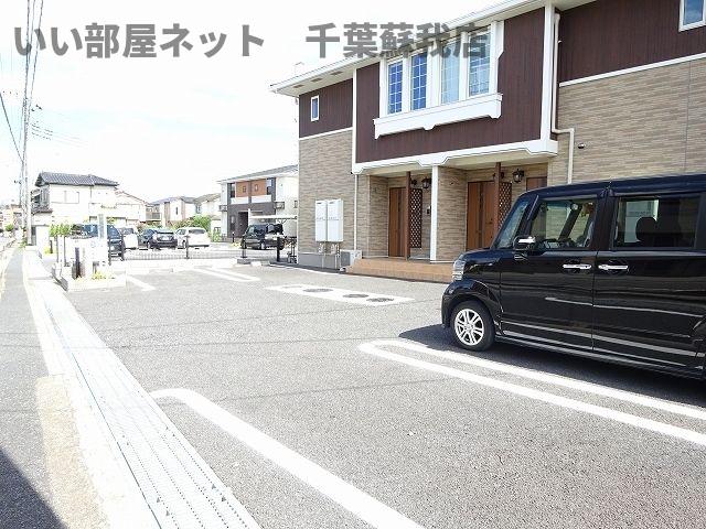 駐車場　駐車場があるので、車を買う予定の方も安心です