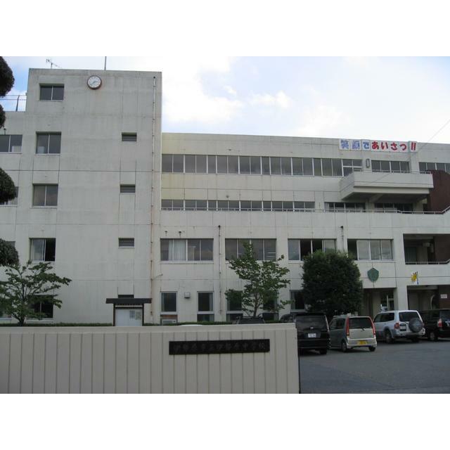 中学校　伊勢原市立伊勢原中学校（中学校）まで1735m