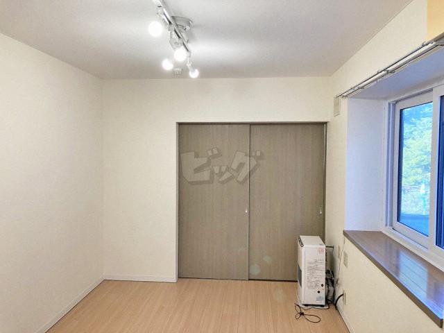 居室・リビング　明るい居間で気持ちまで明るくなりますね！