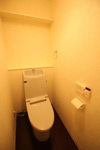 トイレ　（別タイプ参考写真）REV　JOURS　北区田端新町1