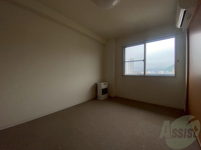 その他部屋・スペース　こちらのお部屋は光が差し込む、温かみのあるお部屋です。