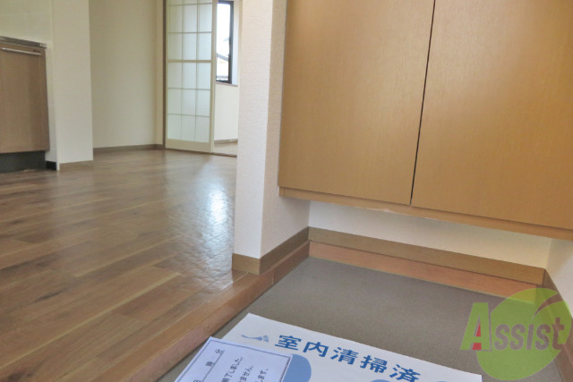 玄関　玄関からの様子です。７帖のＤＫがすぐあります。