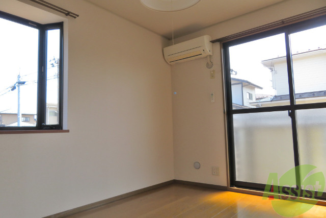 居室・リビング　陽当たりが良く明るい印象のお部屋ですね。