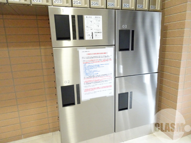 エントランス　留守中の荷物の受取は宅配ＢＯＸで♪