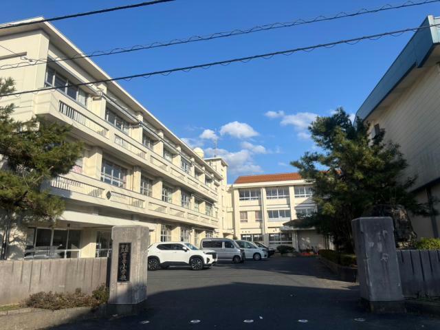 小学校　鳥取市立富桑小学校（小学校）まで615m