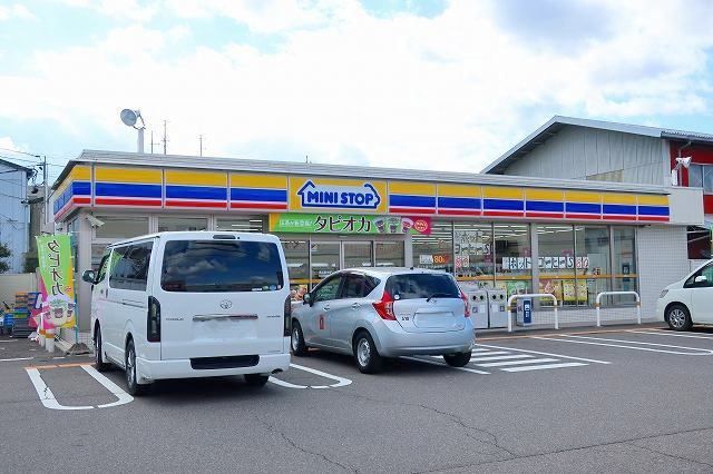 コンビニ　ミニストップ（コンビニ）まで500m