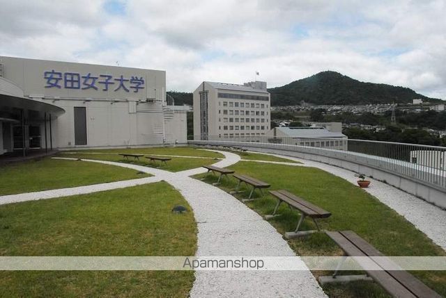 大学・短大　安田学園安田女子大学（大学・短大）まで1293m
